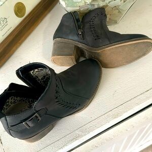 Billabong black ankle boots